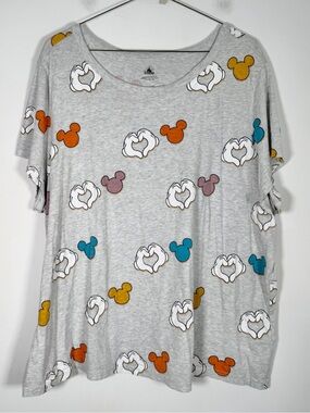 Disney Women’s Size 3X Grey Mickey Mouse Hand Heart Print Love Tee Short Sleeve